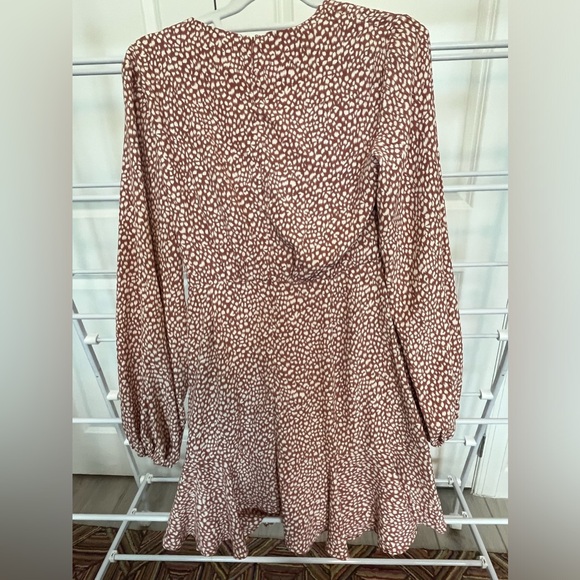 Peachy-beige/offwhite print dress.Long sleeve &  lightweight with tons of detail - Picture 2 of 5